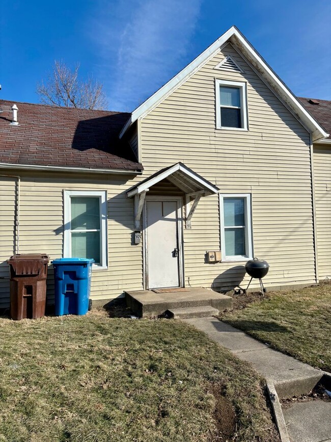 Upstairs 1-Bed/1-Bath Apartment in Bluffton! - Upstairs 1-Bed/1-Bath Apartment in Bluffton!