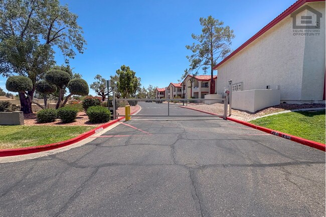 Photo - 2Bed/2Bath Ground Floor Condo at Elliot Rd/I-10! Ready for Immediate Move-In! – Gated Community! Unidad 1100
