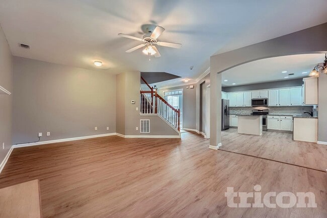 Photo - 2242 Rosemoore Walk NE