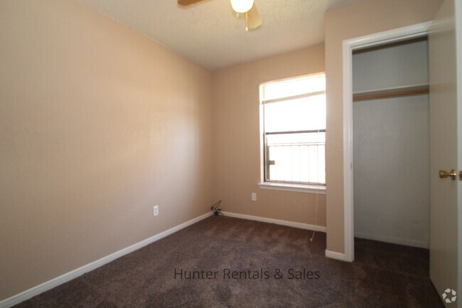 Building Photo - Delightful Duplex! Rental