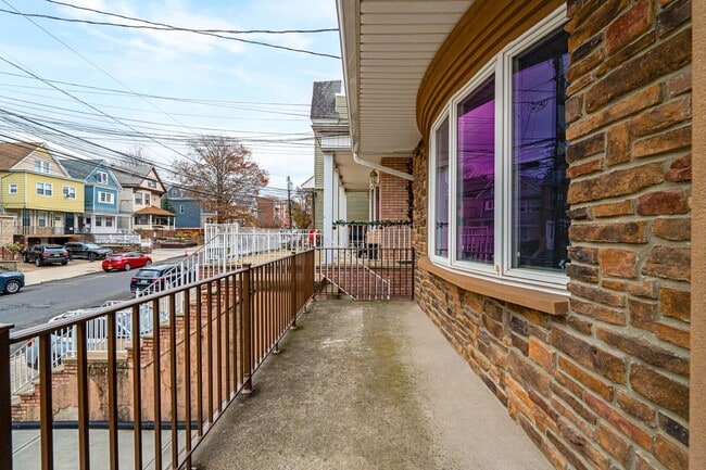 Photo - 144 W 30th St Unit 1