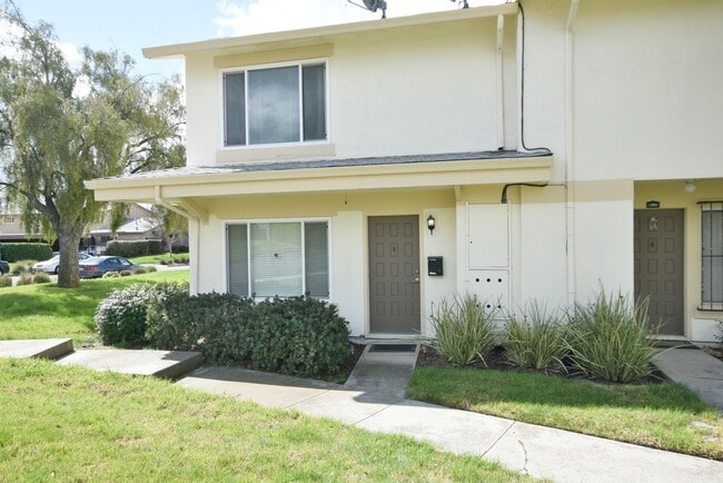 Building Photo - Bright Updated 2 Bedroom 1.5 Bath North San Jose Condo