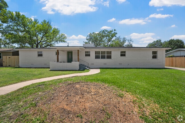 Building Photo - 4100 N 30th St Rental