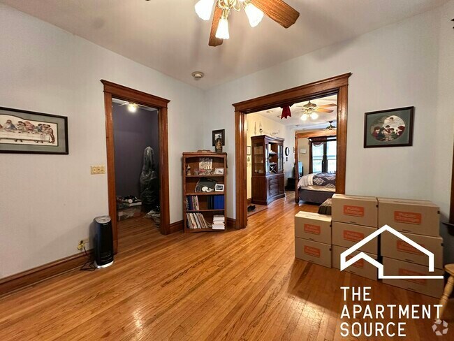 Building Photo - 5046 N Clark St Unit 3 Rental