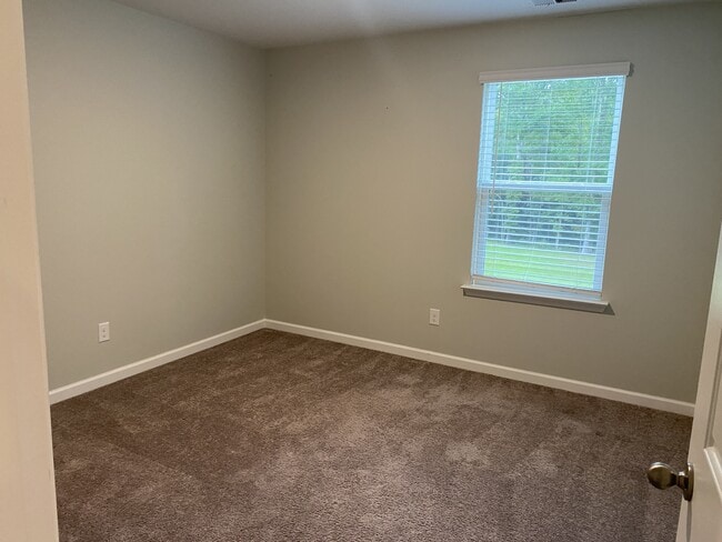 Photo - 423 High Ridge Ct