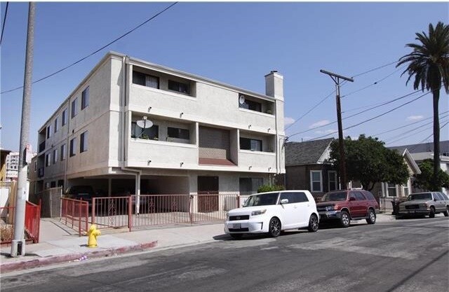 Photo - 829 N Bunker Hill Ave Apartments