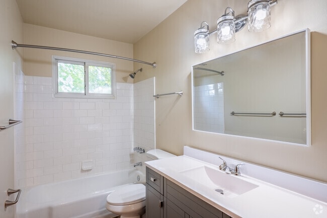3BR, 1BA - 950SF - Bathroom - Madison Mayfair Apartments