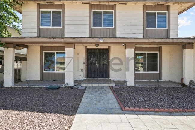 Photo - 899 Monika Way