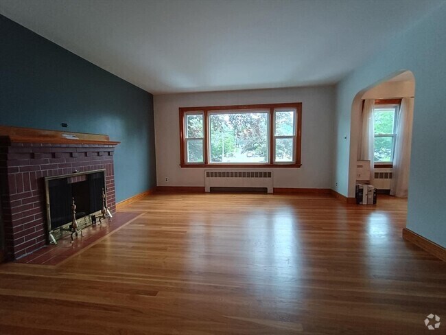 Building Photo - 75 Forest St Unit 1 Rental