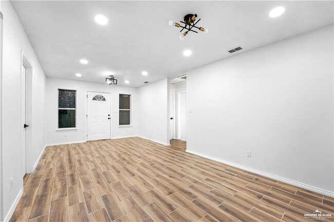 Photo - 14 1st St