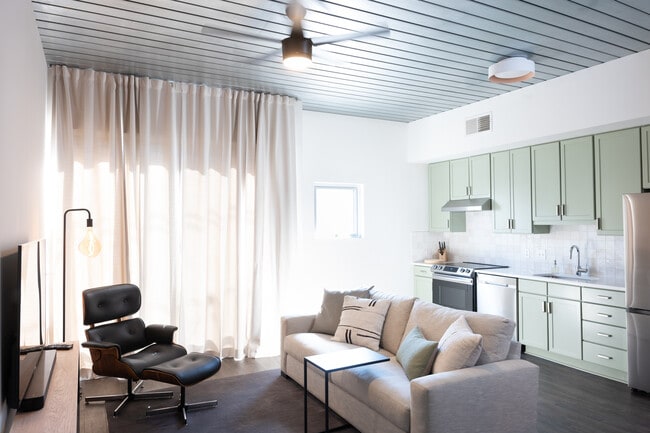 Building Photo - 620 Glen Iris Dr NE Unit 217