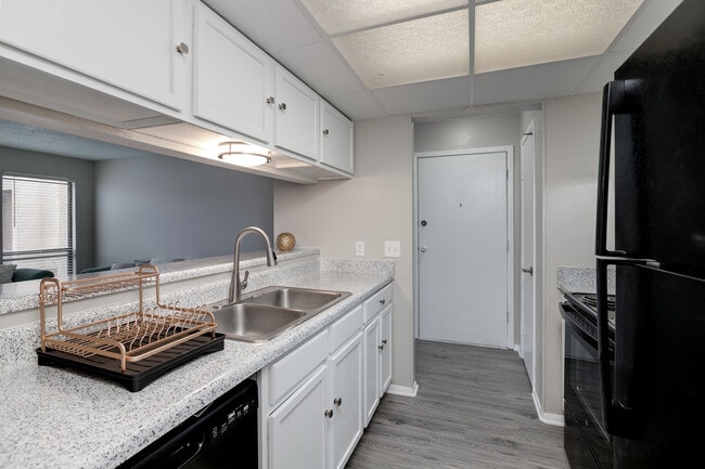 Building Photo - Horizons East Rental