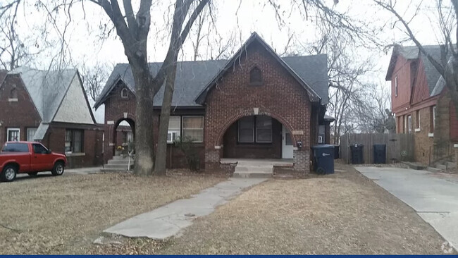 Giant covered front porch - 2416 NW 11th St Rental