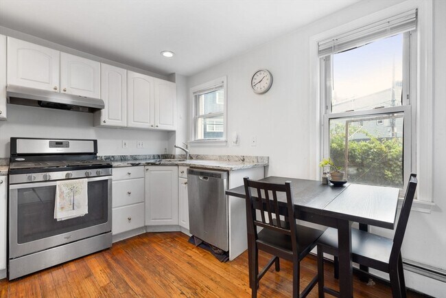 Photo - 526-528 Medford St Unit 1
