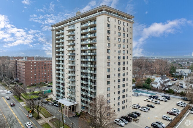 Building Alternate - The Sherbrooke Center Co-Op