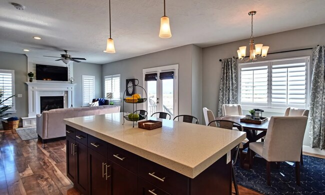 Photo - 4 bedroom/2.5 bathroom Townhome in Eagle Mountain