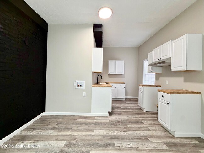 Photo - 1917 W Madison St