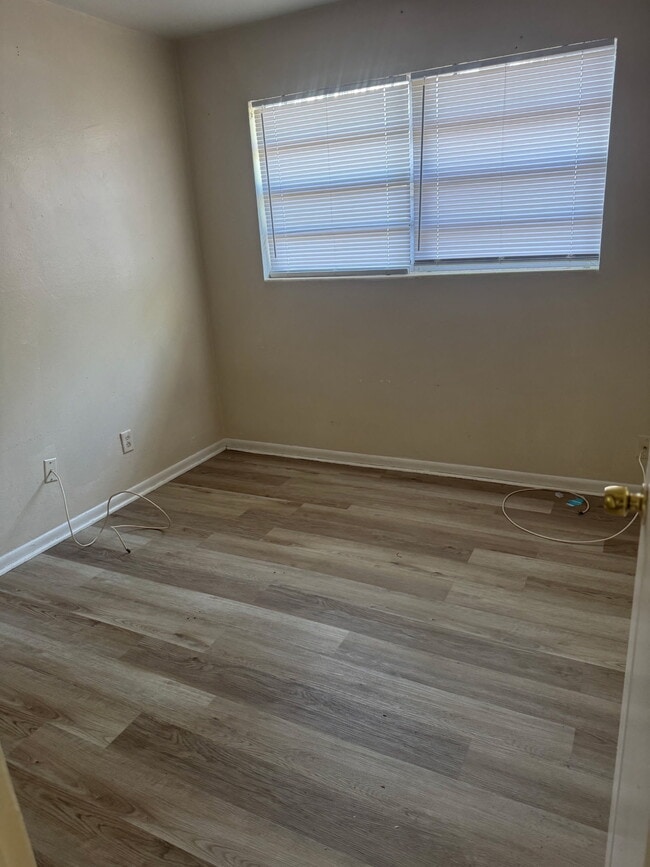 Photo - 4839 Rochdale Rd