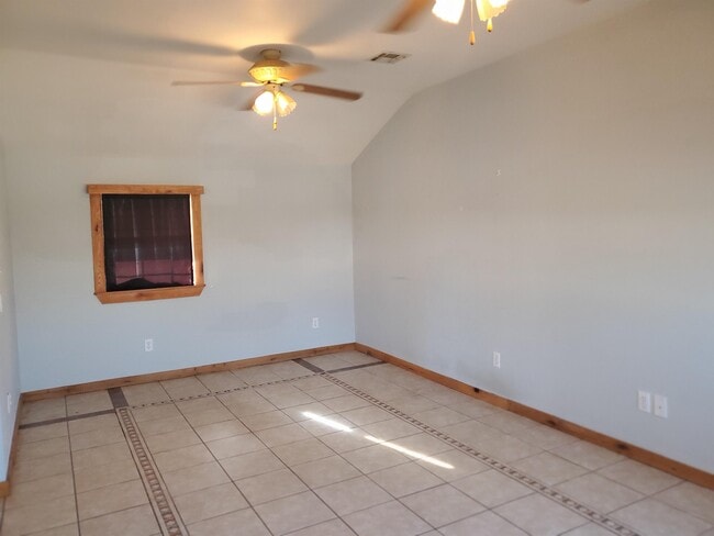 Photo - 2553 Everitt Dr