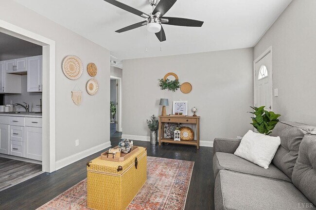 Photo - 825 Old Forest Rd