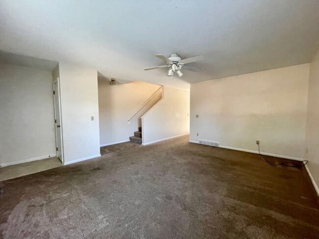 Photo - LEXINGTON SCHOOLS! 2 Bedroom, 1 1/2 Bath Duplex Available! Unit 1800