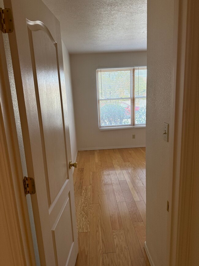 Photo - 6716 Butte Volcano Rd NW