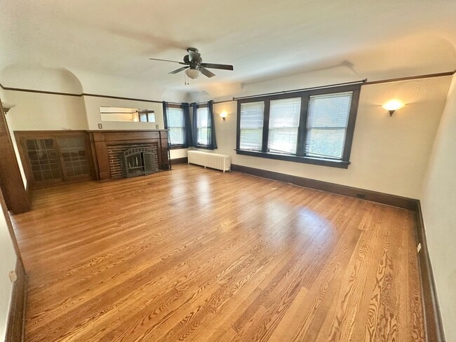 Building Photo - 7002/04/04A W Wisconsin Ave Unit 7002 Rental