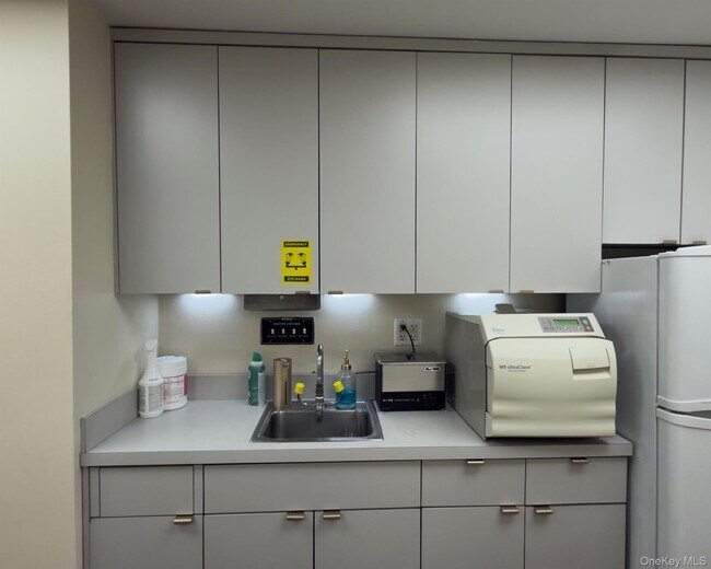 Photo - 333 E 34th St