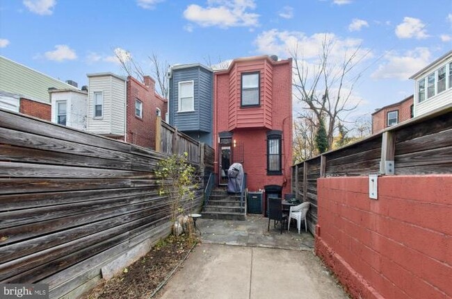 Building Photo - 1031 Euclid St NW