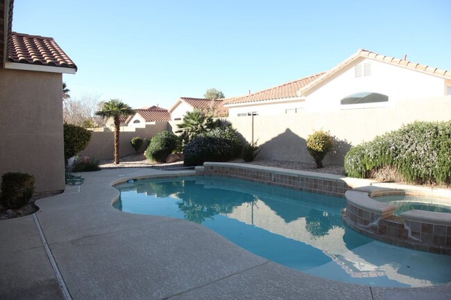 Beautiful 3 bedroom home with private pool - Beautiful 3 bedroom home with private pool