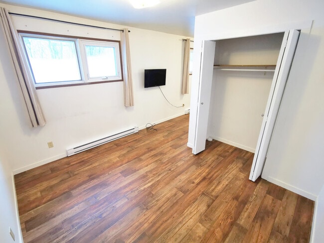 Photo - 545-520 20 St W