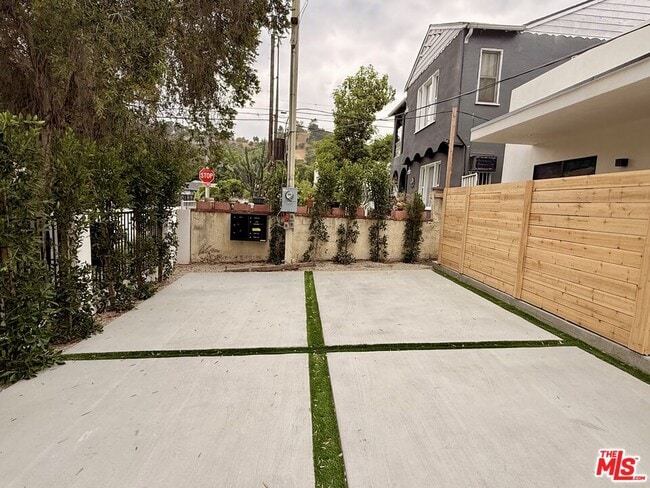 Photo - 2705 Benedict St