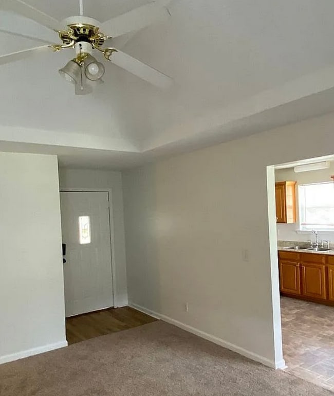 Photo - 405 Dunmurry Pl