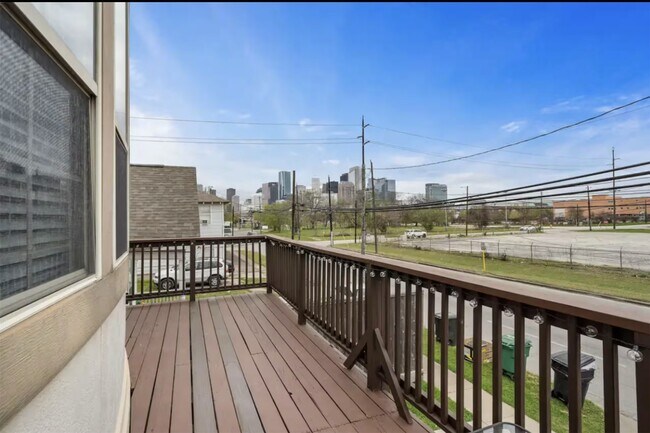 Photo - 2512 Leeland St