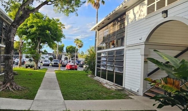 Photo - 18965 NW 62nd Ave Unidad 202