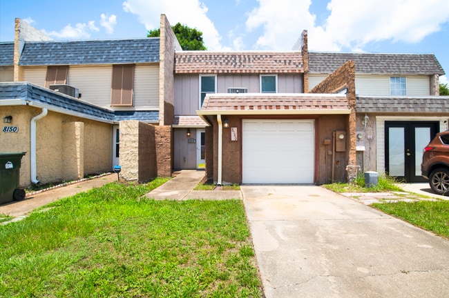 Building Photo - 3 bed 2.5 bath Townhome in West Pensacola