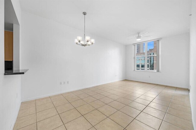 Photo - 511 SE 5 Ave Unidad 615