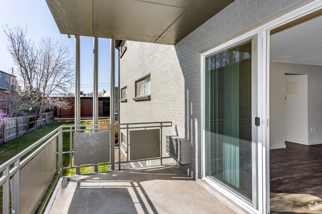 2 habitaciones, 1 baño - 825 pies cuadrados - Balcón - Cedar West Apartments