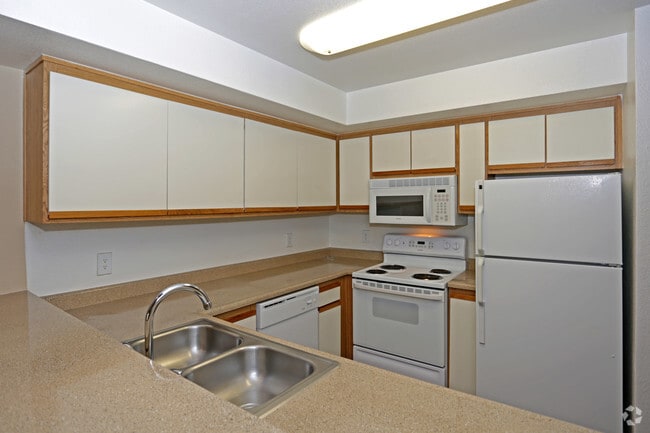 1BD, 1BA (Loft) - 970 SF