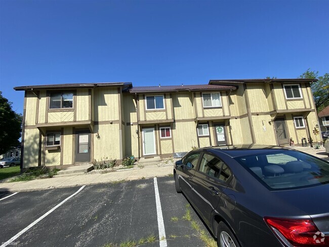 Building Photo - 2 br, 1.5 bath Condo - 63 Greentree Circle...