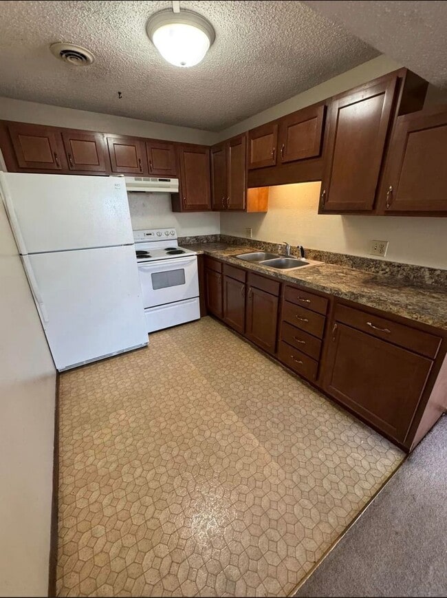 Photo - 743 Westridge Rd