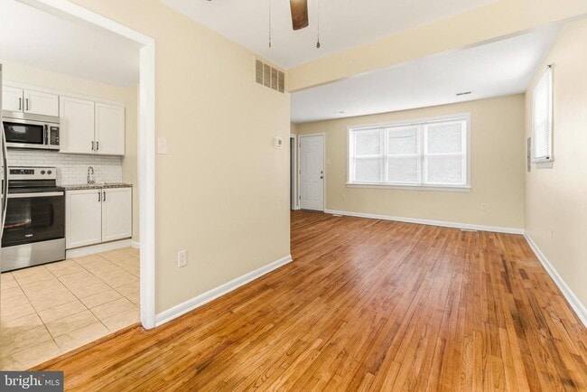 Building Photo - 305 American Way