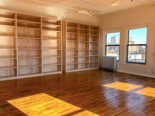 Building Photo - 1800 Central St Unit 302