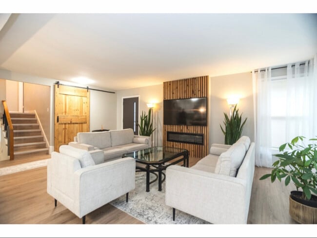 Photo - 726 Lawler Ave