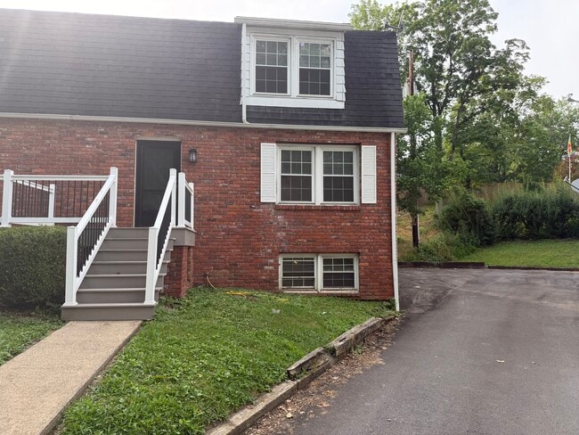Building Photo - 204 Betty St Unit C