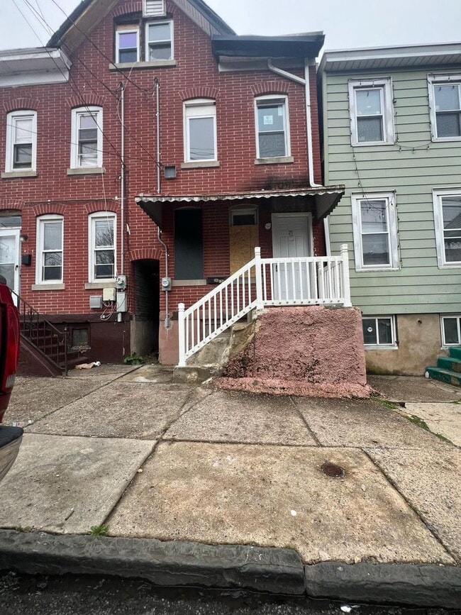 Photo - 134 Old Rose St