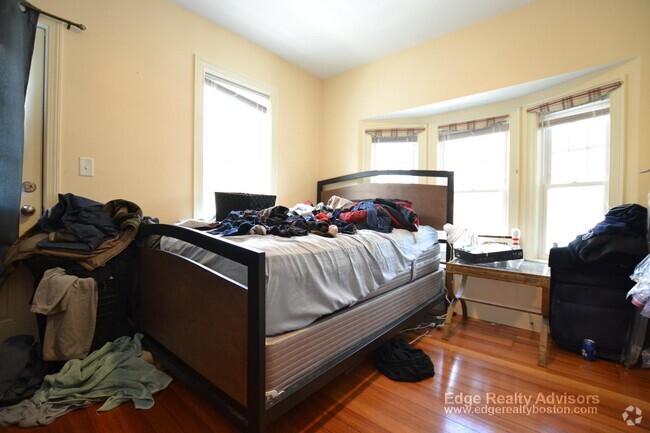 Building Photo - 74 Brooks St Unit 2 Rental