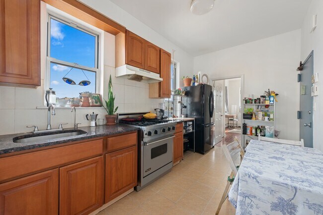 Photo - 25 Bogart St