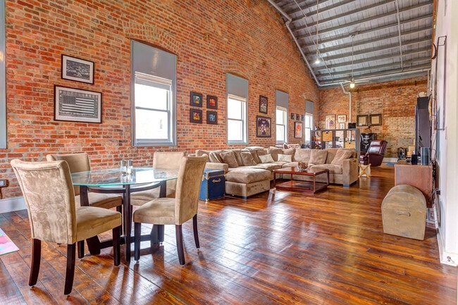 Photo - 246 N Court St