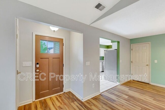 Photo - 207 Lynton Ct